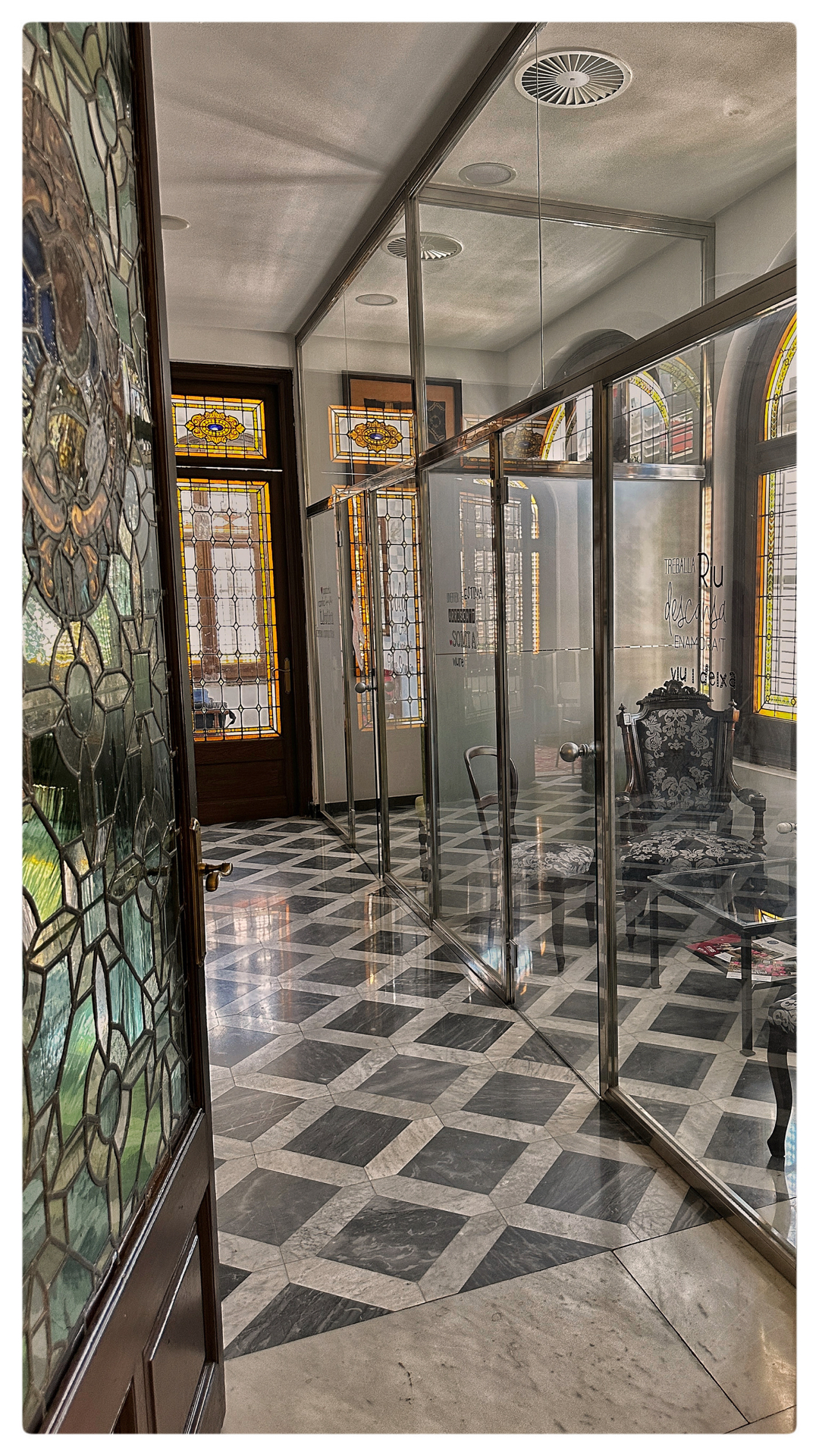 Vestibulo Colegio Padre Damian SSCC